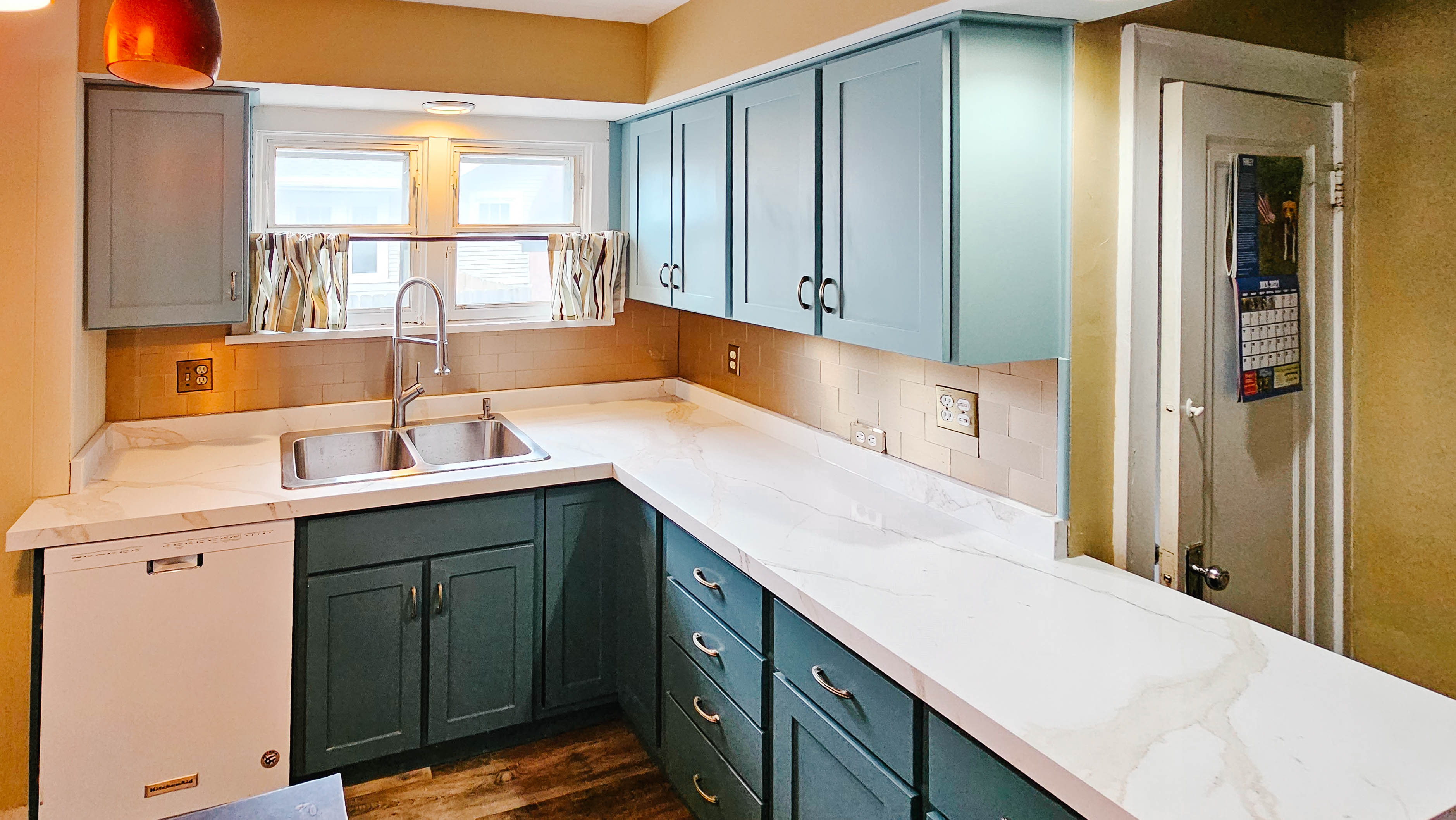 Durable Calacatta Quartz Countertops in Waukegan, IL | TREND Transformations